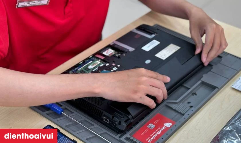 Thay pin laptop Dell Inspiron 15 7591 đến ngay Điện Thoại Vui
