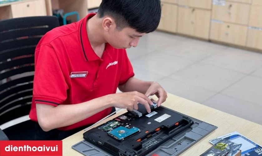Địa chỉ thay pin laptop Dell Inspiron 1526 uy t&iacute;n TP.HCM, H&agrave; Nội
