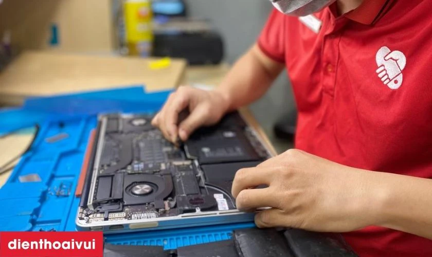 Tiếp nhận laptop Dell Inspiron 17 5759 bị lỗi pin