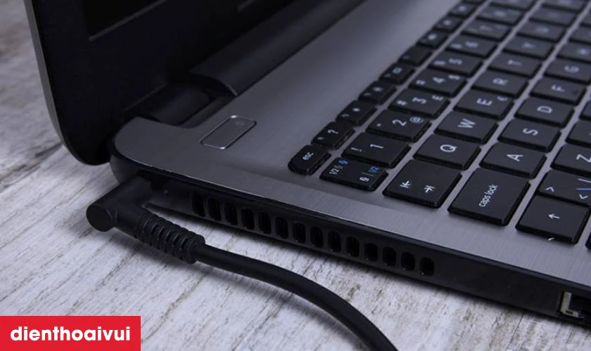 Dấu hiệu laptop Dell Inspiron 5370 cần thay pin