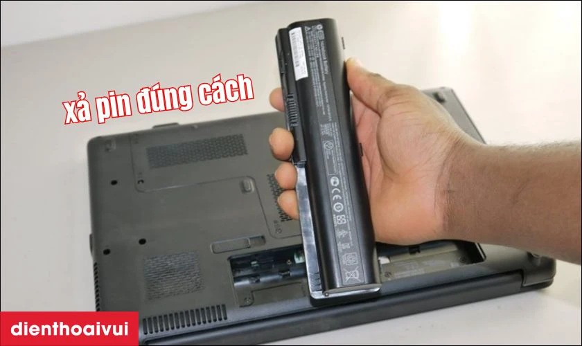 Lưu &yacute; khi thay pin laptop Dell Latitude 13-3379