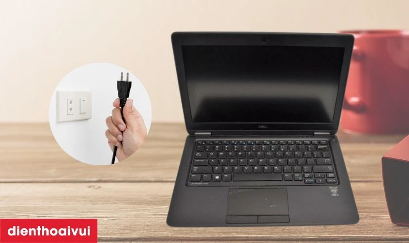 Khi rút sạc, Dell Latitude E7250 lập tức tắt nguồn dù trước đó báo pin đầy