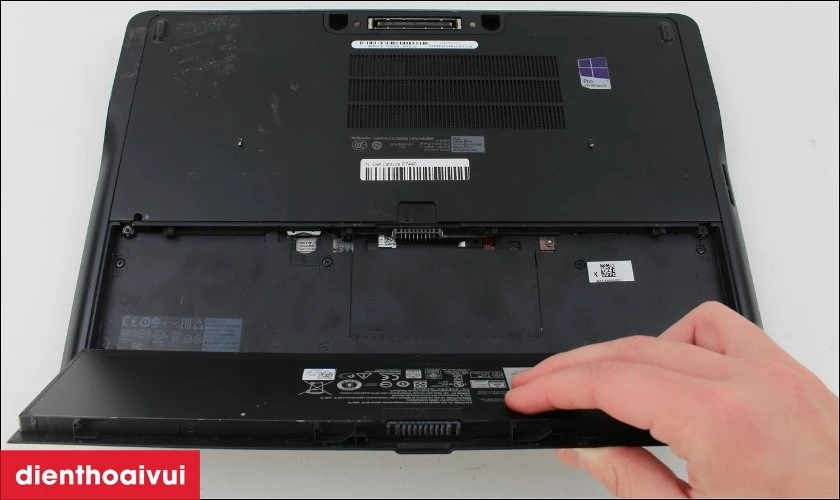 Lưu &yacute; khi thay pin laptop Dell Latitude E7440