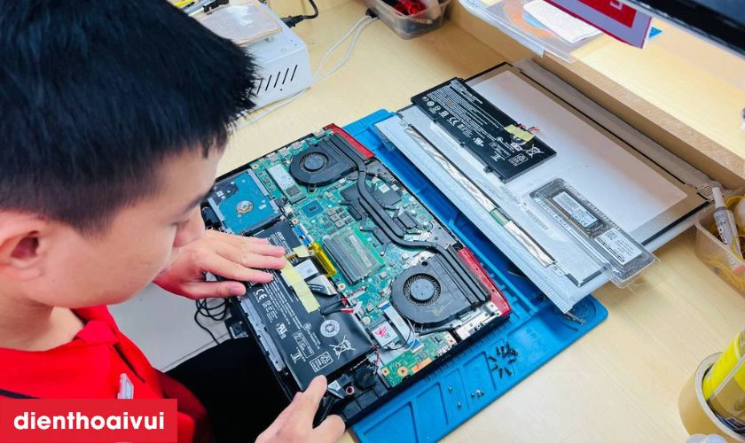 Tiếp nhận laptop Dell Precision 15 3520 lỗi pin