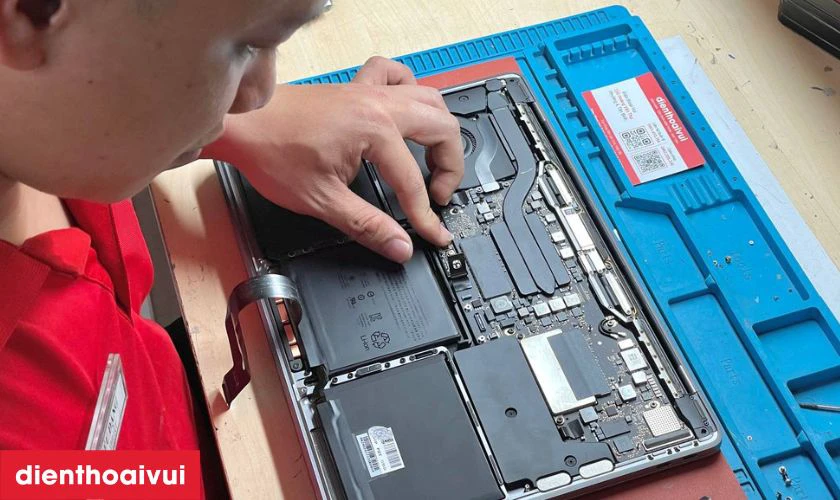 Kiểm tra chi tiết t&igrave;nh trạng, x&aacute;c định lỗi v&agrave; b&aacute;o gi&aacute; cho kh&aacute;ch