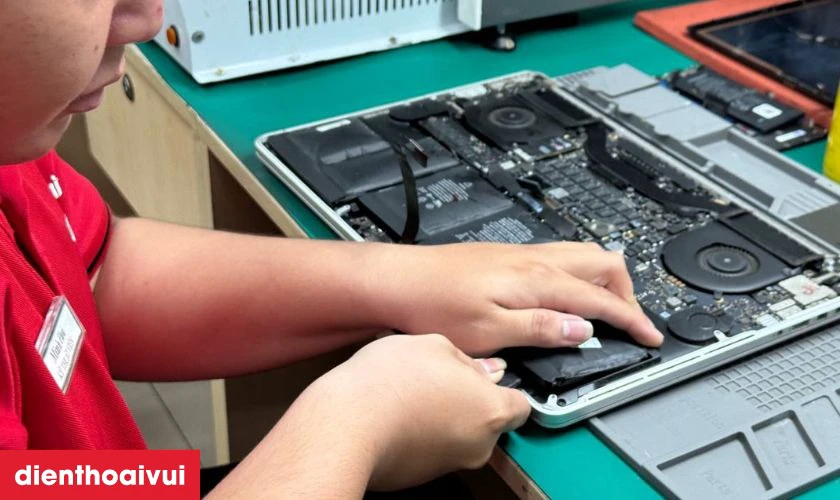 Lưu ý khi thay pin laptop Dell Precision 15 5560