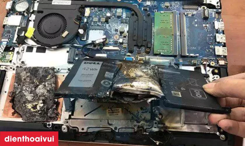 Tại sao pin laptop bị phồng?