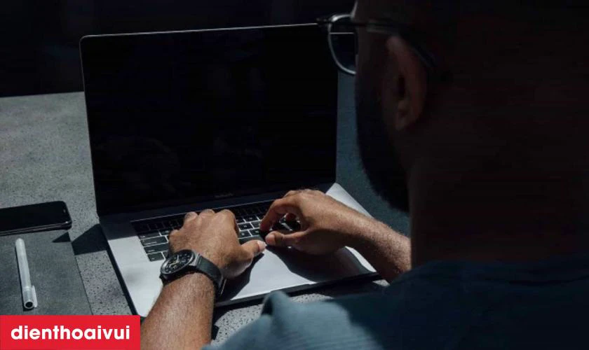 Laptop tắt đột ngột