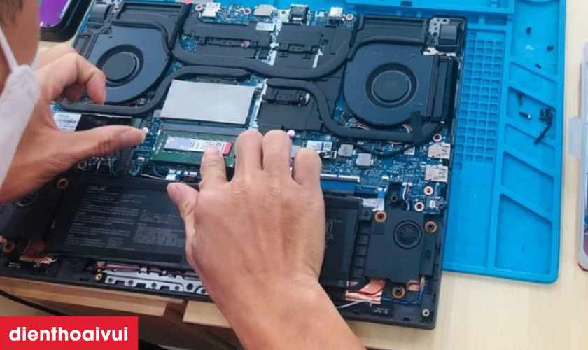 Dấu hiệu laptop Dell XPS 15 9550 cần thay pin