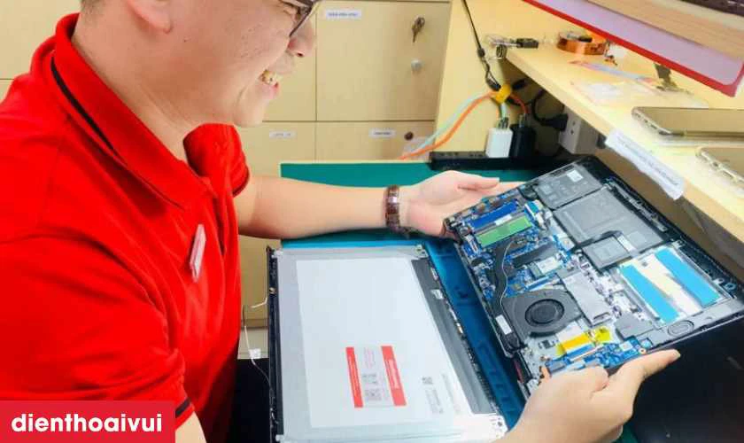 Lưu ý khi thay pin laptop Dell XPS 15 9550