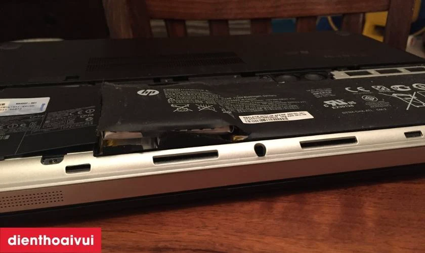 Thay pin laptop HP ch&iacute;nh h&atilde;ng