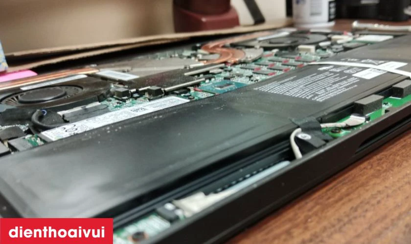 Dấu hiệu laptop&nbsp; HP Pavilion 14 BF010NA cần thay pin