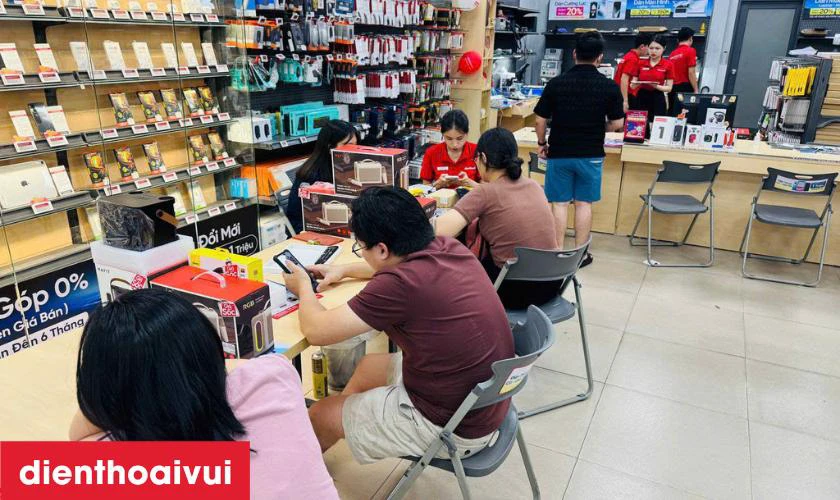 B&agrave;n giao m&aacute;y v&agrave; hướng dẫn bảo quản pin