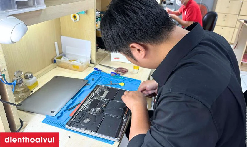 Quy tr&igrave;nh thay pin laptop HP Pavilion 14D tại Điện Thoại Vui