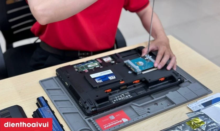 Quy tr&igrave;nh thay pin laptop HP Pavilion 15 BW