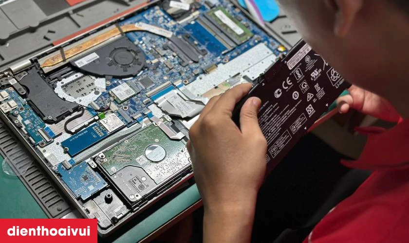 Quy trình thay pin laptop HP Pavilion 15 DB0001NV NQ tại Điện Thoại Vui