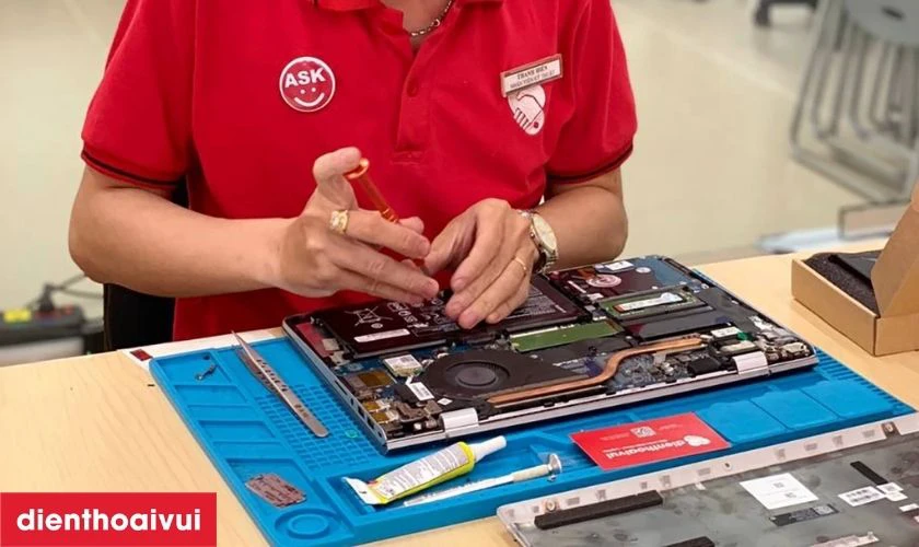 Quy tr&igrave;nh thay pin laptop HP Pavilion nhanh ch&oacute;ng, lấy liền tại Điện Thoại Vui