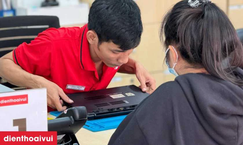 Quy tr&igrave;nh thay pin laptop HP tại Điện Thoại Vui