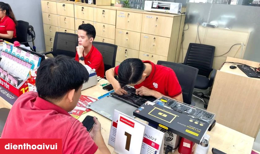 Quy tr&igrave;nh thay pin laptop HP ProBook 820-G2 nhanh ch&oacute;ng