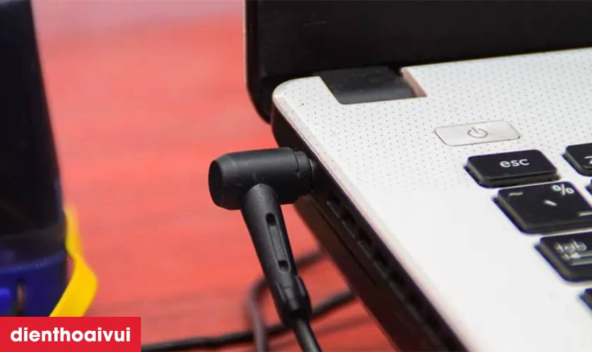 Laptop Lenovo chỉ hoạt động khi cắm sạc