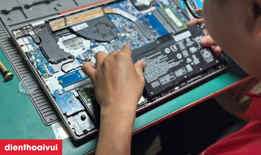 Quy tr&igrave;nh thay pin laptop Lenovo ch&iacute;nh h&atilde;ng tại Điện Thoại Vui