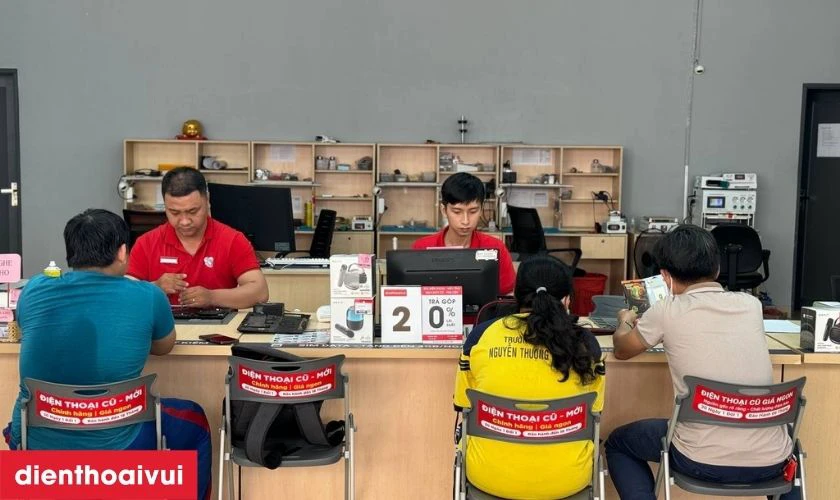 Quy tr&igrave;nh thay pin laptop Lenovo tại Điện Thoại Vui