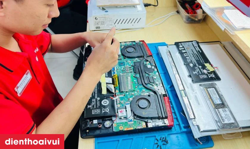 Khách hàng sẽ nhận phiếu bảo hành và hướng dẫn sử dụng