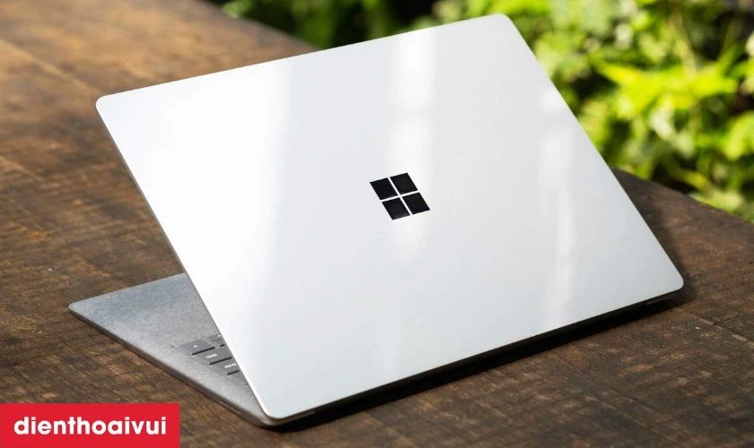 Thay pin laptop Surface ch&iacute;nh h&atilde;ng