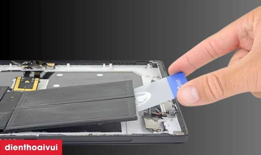 Thay pin laptop Surface ch&iacute;nh h&atilde;ng