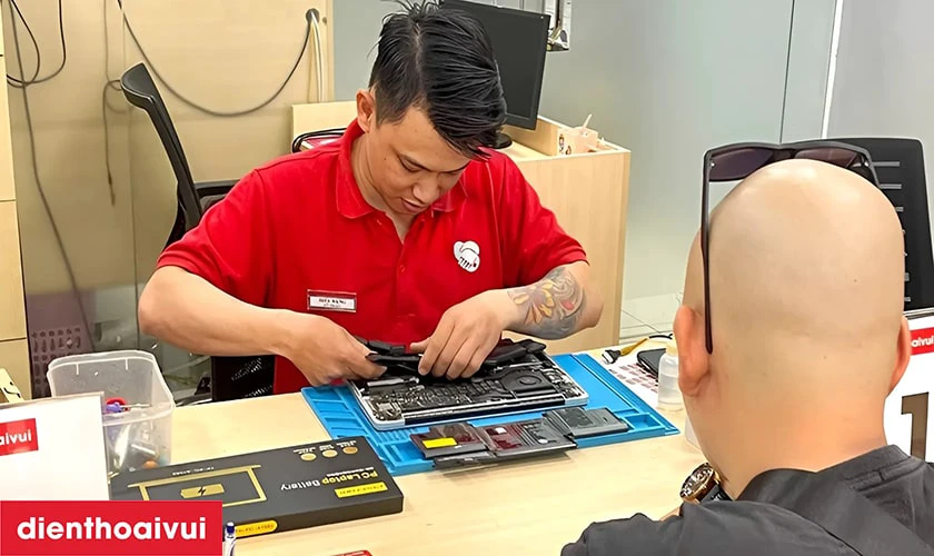 Dịch vụ thay pin MacBook Air 2012 ch&iacute;nh h&atilde;ng, gi&aacute; tốt tại Điện Thoại Vui
