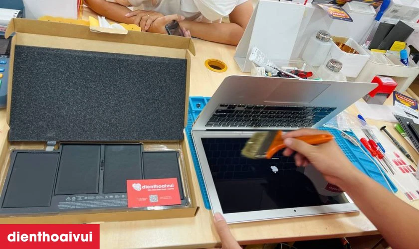 Ho&agrave;n thiện, vệ sinh v&agrave; r&aacute;p m&aacute;y lại kỹ c&agrave;ng trước khi trả cho kh&aacute;ch h&agrave;ng