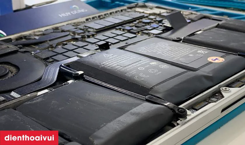 Nguyên nhân khiến pin Macbook Pro 2011 bị nóng và chai