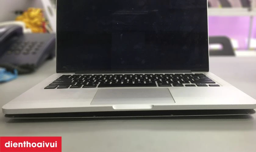 Khi n&agrave;o cần thay pin MacBook Pro 2015?