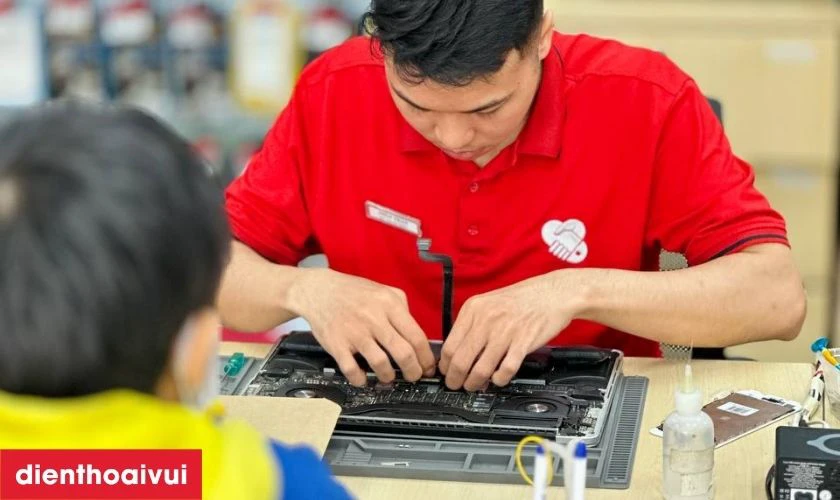 Dịch vụ thay pin Macbook Pro 2017 lấy liền tại Điện Thoại Vui