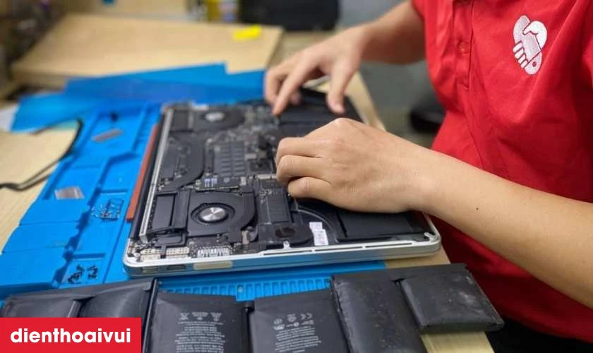 Quy tr&igrave;nh thay pin MacBook Pro M3 2023 14 inch