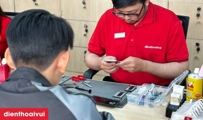 Qu&aacute; tr&igrave;nh sửa chữa diễn ra nhanh ch&oacute;ng, minh bạch