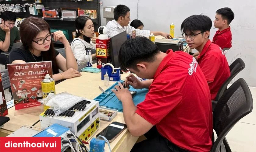 Dịch vụ thay pin OPPO A15s lấy liền tại Điện Thoại Vui