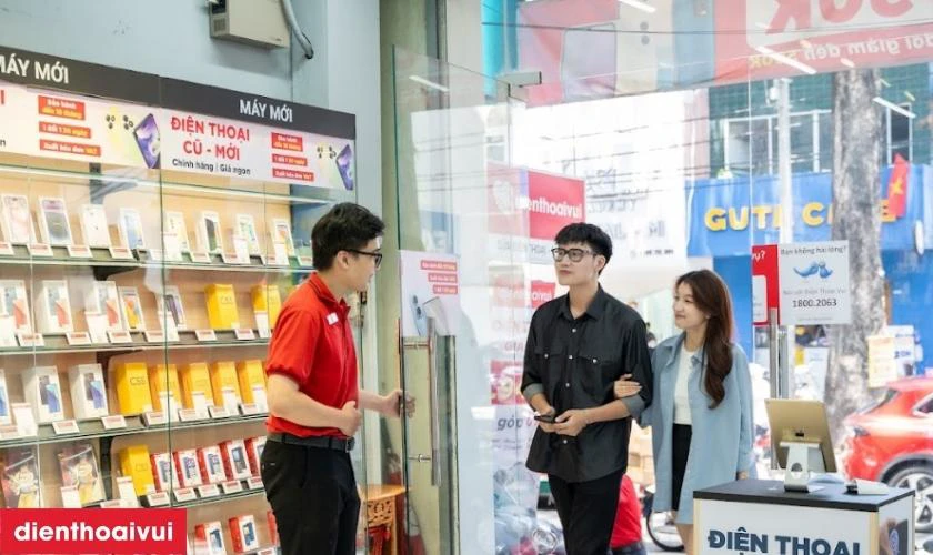 Dịch vụ thay linh kiện ch&iacute;nh h&atilde;ng tại Điện Thoại Vui