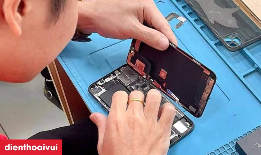 Quy tr&igrave;nh Thay pin OPPO A52 chuy&ecirc;n nghiệp lấy liền tại Điện Thoại Vui