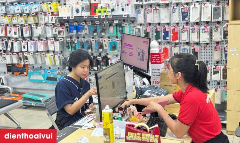 Quy tr&igrave;nh thay pin OPPO A93 chuy&ecirc;n nghiệp lấy liền tại Điện Thoại Vui