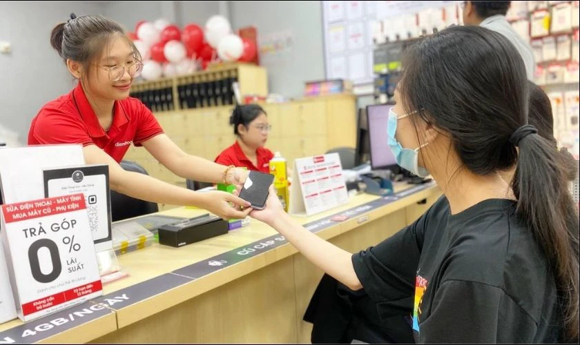Có nên đến Điện Thoại Vui Bình Dương để thay pin?