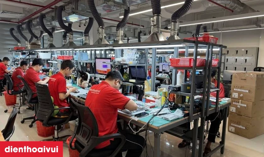 Quy tr&igrave;nh thay pin OPPO F5 tại Điện Thoại Vui