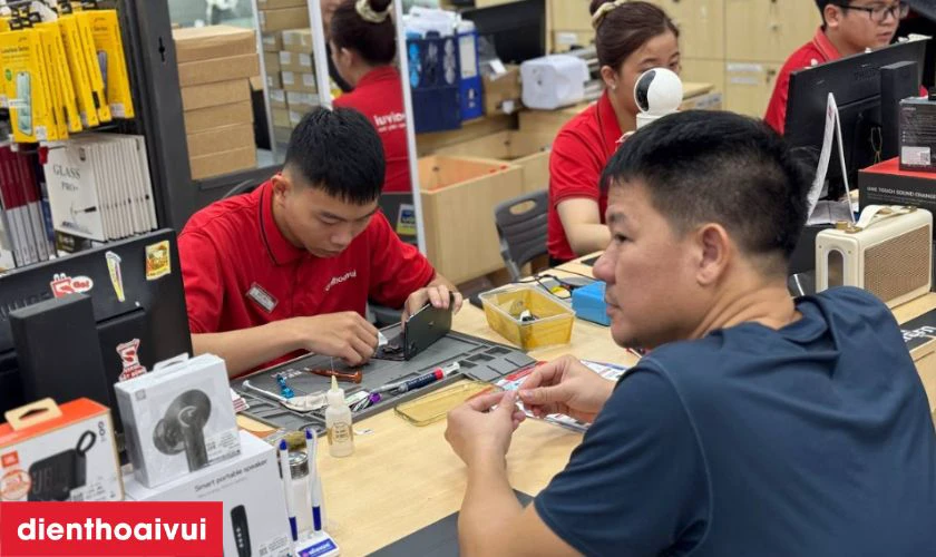 Địa chỉ thay pin OPPO F9 ch&iacute;nh h&atilde;ng tại TPHCM v&agrave; H&agrave; Nội?