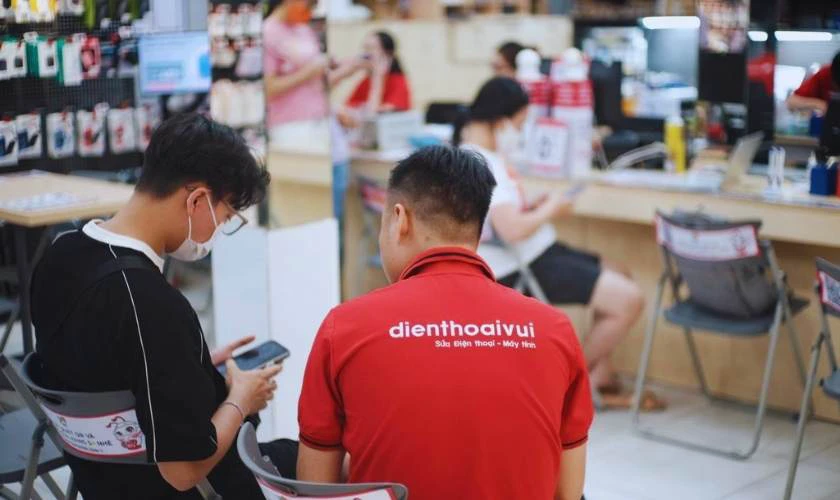 Thay pin điện thoại ở đâu chất lượng, giá tốt?