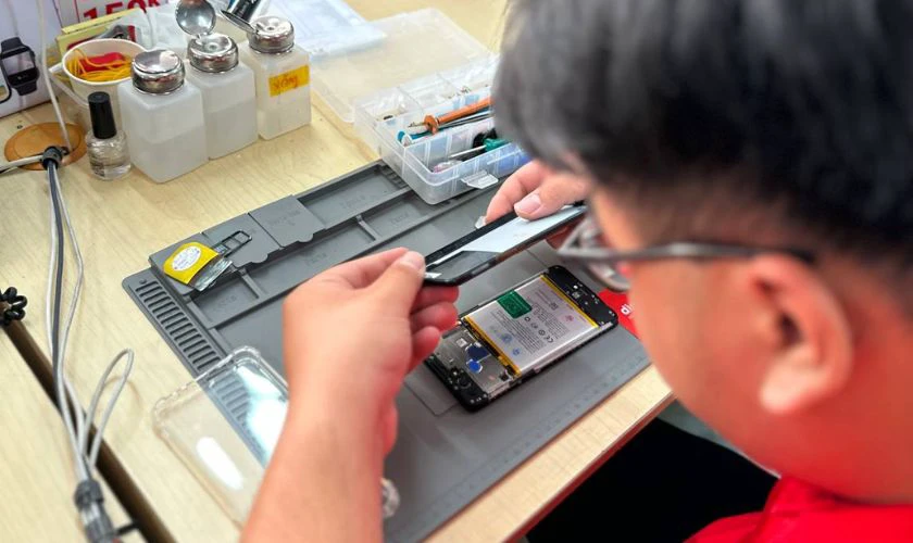 Tại sao bạn n&ecirc;n chọn thay pin OPPO ở Điện Thoại Vui?