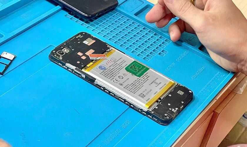 Tại sao n&ecirc;n chọn thay pin OPPO tại Điện Thoại Vui quận Cầu Giấy?