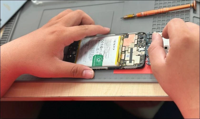 Thay pin OPPO uy tín, giá rẻ tại Điện Thoại Vui quận Gò Vấp
