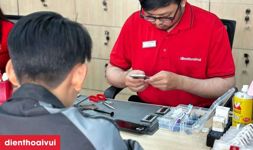 Giá thay pin OPPO Reno 6 được báo công khai