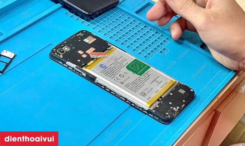 Có nên thay pin OPPO Reno 8T không?
