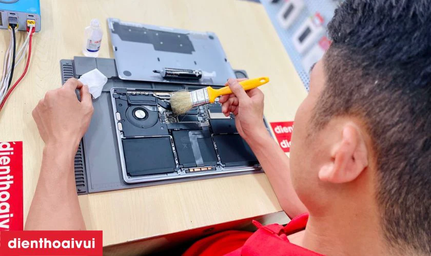 Vệ sinh m&aacute;y sạch sẽ trước khi trả cho kh&aacute;ch h&agrave;ng